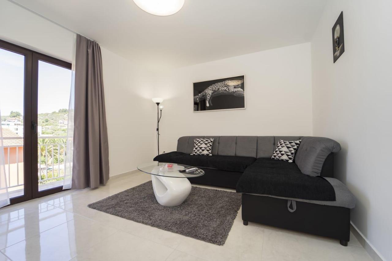 Tessa Apartament *