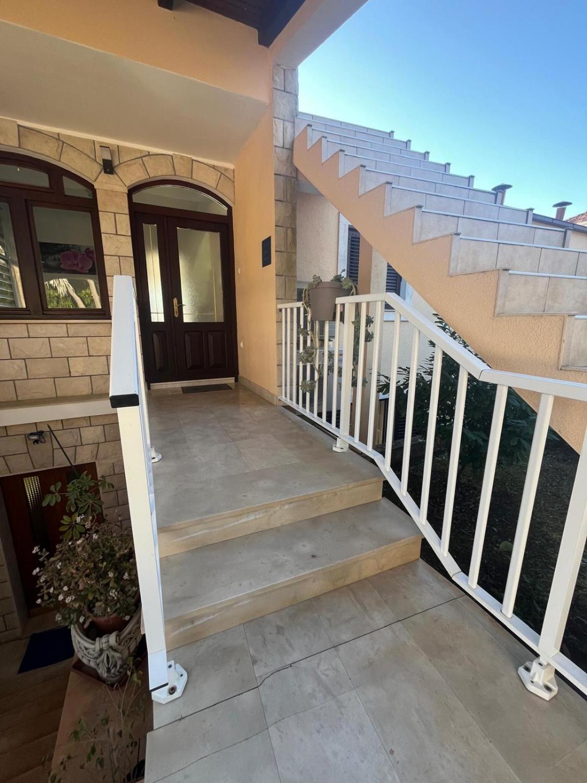 Apartament Tessa