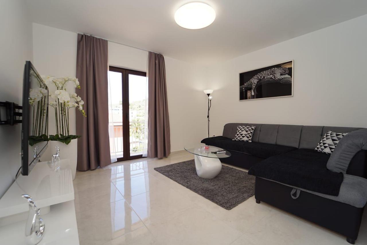 Apartment Tessa Vela Luka