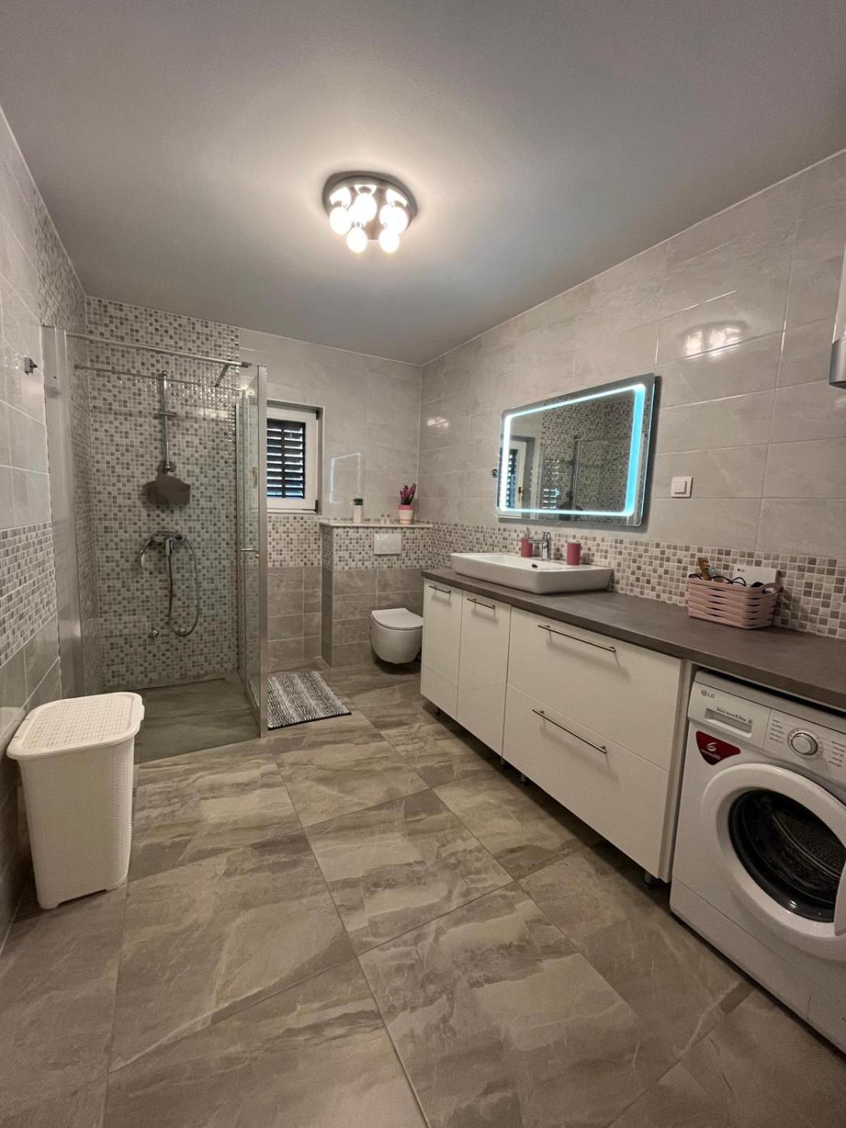 Tessa Apartment *